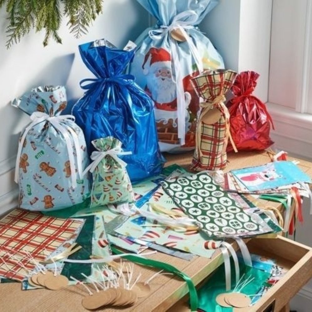 Kringle Express 60-Piece Drawstring Holiday Gift Bag and Tag Set NEW !